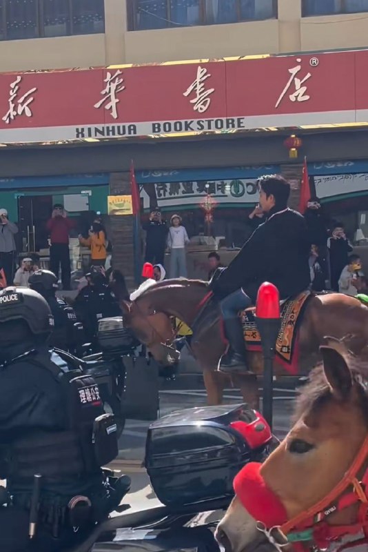 一年一度丁真回乡,何其讽刺🕶️ 匿名投稿一年一度丁真回乡,何其讽刺🕶️ 匿名投稿