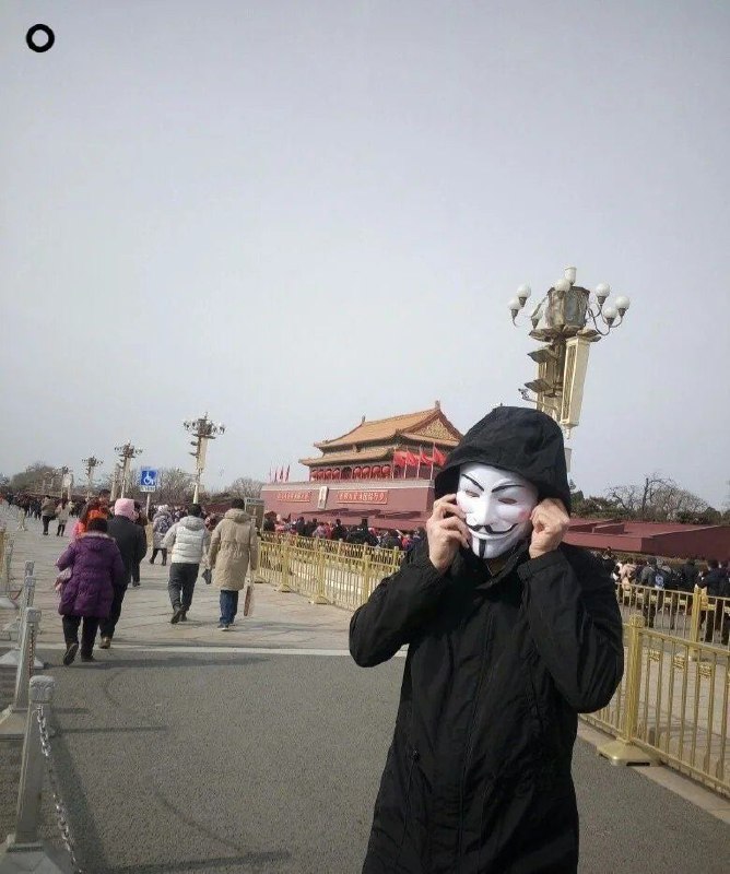 条幅就揣在身上,新闻上见