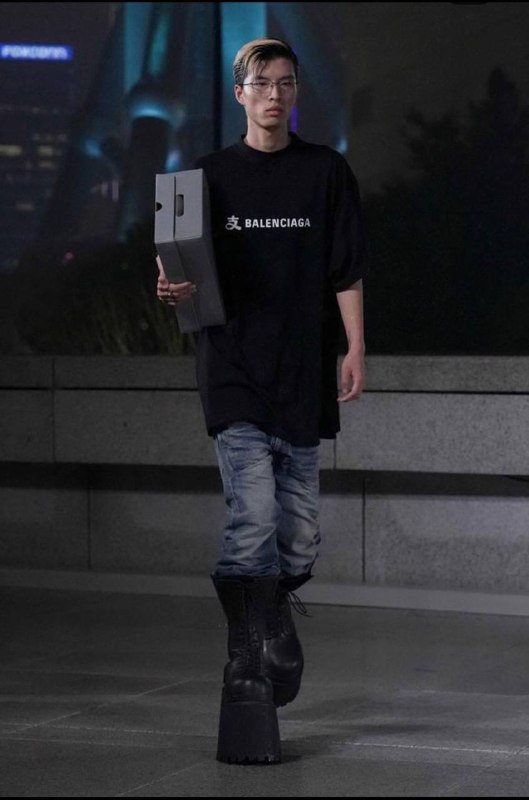 支付宝和知名时尚品牌联动打造的全新服装，疑似乳了😁😁By