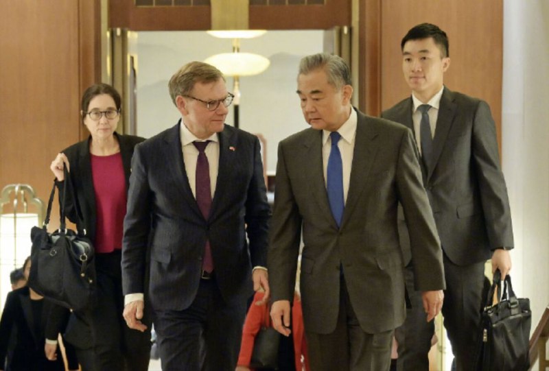 啊？原来《开罗宣言》是毛泽东去签的，那想必在延安种罂粟玩女人的是蒋介石吧😎 匿名投稿啊？原来《开罗宣言》是毛泽东去签的，那想必在延安种罂粟玩女人的是蒋介石吧😎 匿名投稿