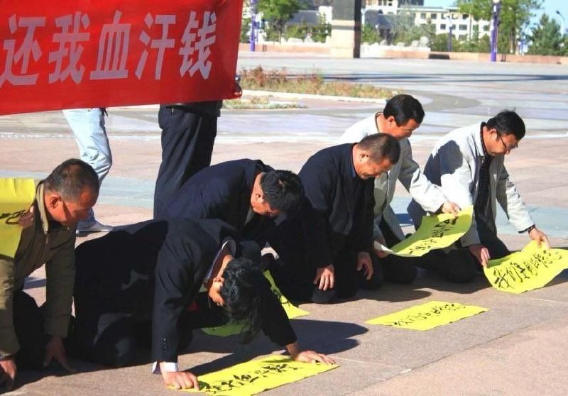 外交部发布重磅视频《不跪！》回应美国关税霸凌再次表明中国态度视频中提到向霸权低头就如同饮鸩止渴只能陷入更加深重的危机中国不跪！🕶️ 匿名投稿#灵活的红线外交部发布重磅视频《不跪！》回应美国关税霸凌再次表明中国态度视频中提到向霸权低头就如同饮鸩止渴只能陷入更加深重的危机中国不跪！🕶️ 匿名投稿#灵活的红线