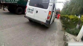 当着黑皮面到警车上偷手机投稿By