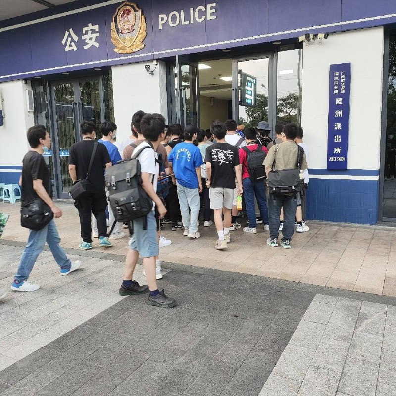 二次元闹麻了，一个福利姬 ，搞得那么多人跟晶哥对峙#宅男革命 #冲冠一怒为红颜二次元闹麻了，一个福利姬 ，搞得那么多人跟晶哥对峙#宅男革命 #冲冠一怒为红颜