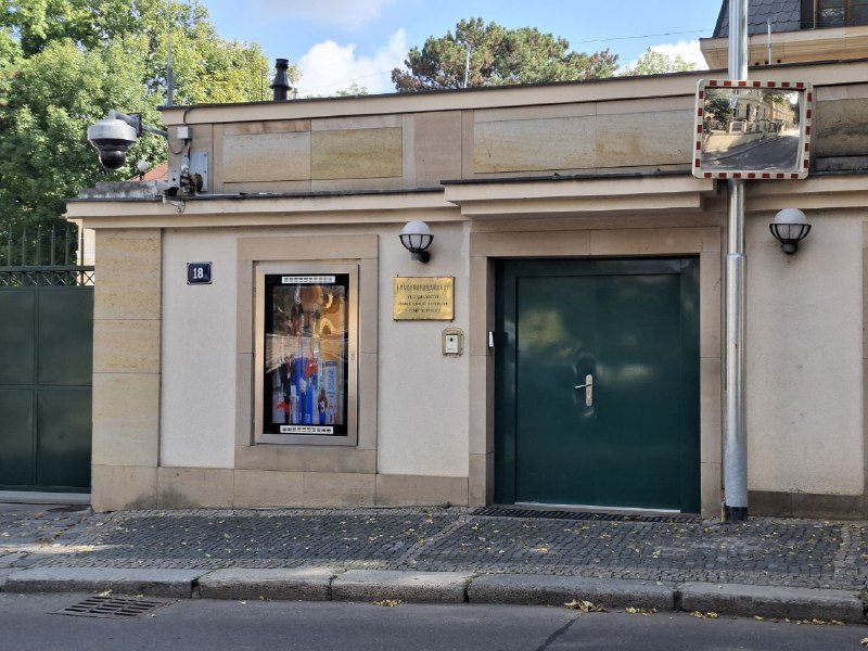 #OK革命 投稿1我在布拉格中国驻捷克大使馆，我反对K签证！本国大学生就业难于登天，为何优先照顾外国人？！难道就像沈逸说的，都2025年了，上面某些人还是觉得外国的月亮比较圆吗？！李强下台！国务院重组！！#OK革命 投稿1我在布拉格中国驻捷克大使馆，我反对K签证！本国大学生就业难于登天，为何优先照顾外国人？！难道就像沈逸说的，都2025年了，上面某些人还是觉得外国的月亮比较圆吗？！李强下台！国务院重组！！