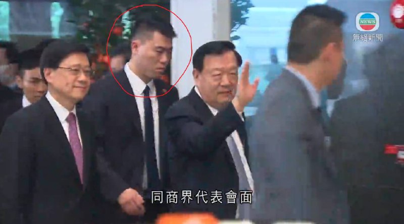 钦差大臣夏宝龙巡视香港，吩咐保镖贴身跟随，这是对警察出身的李书记表达严重不信任